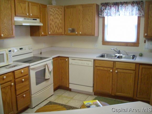 2nd image of 2211 Magnolia Dr #A