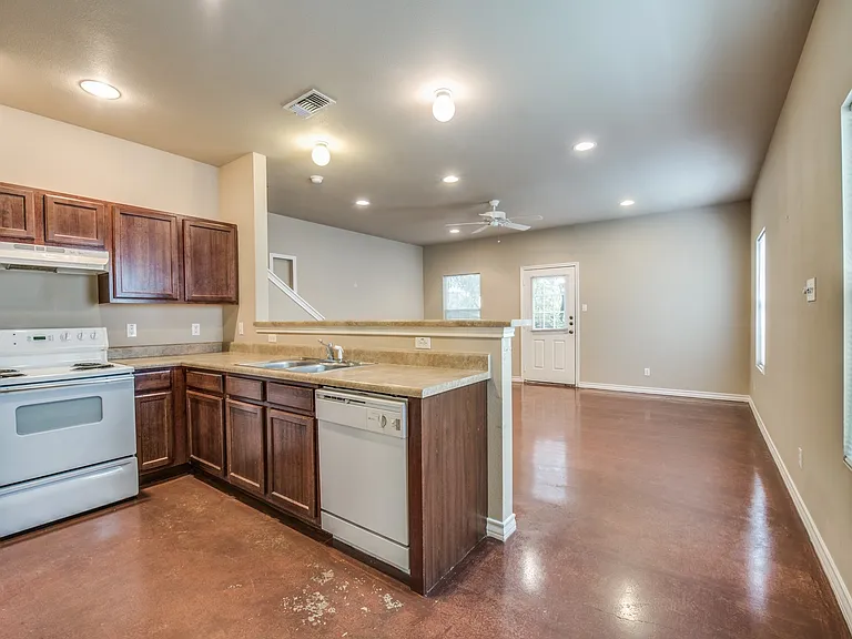 7826 Kingsbury Way — Photo 5