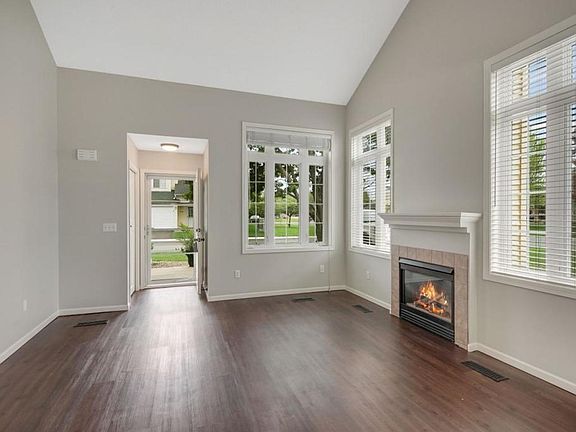 4th image of 512 Aqua Cir
