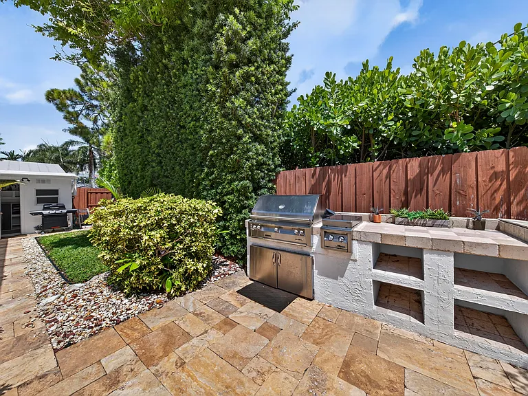 510 NE 8th Ave — Photo 40