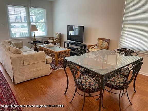 5th image of 2362 Mount Hood Lane