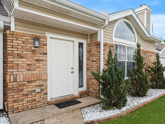 4th image of 314 E Danielle Ct