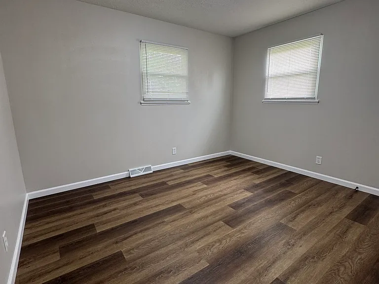 2230 N Aline Ave — Photo 20