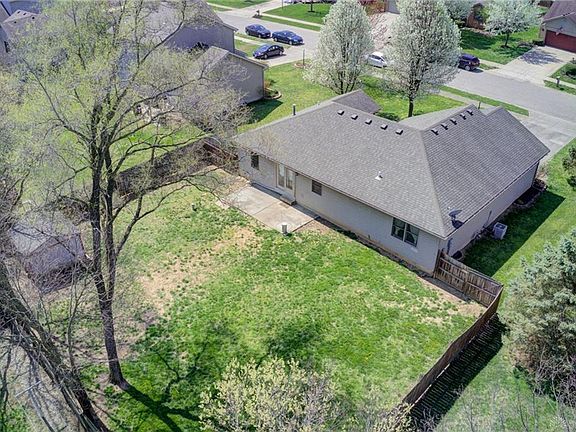 5th image of 7522 Martha Ct