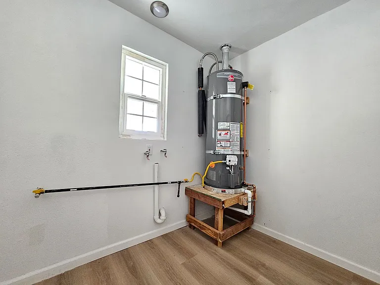 225 N Helena St — Photo 15