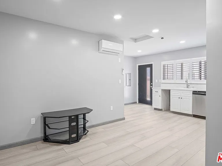 8322 Colegio Dr — Photo 9