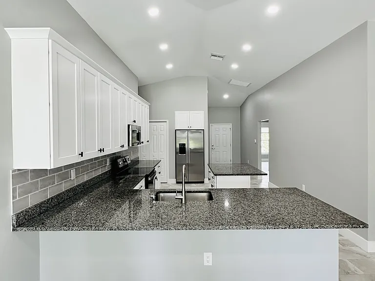 489 Lenox Ave — Photo 10