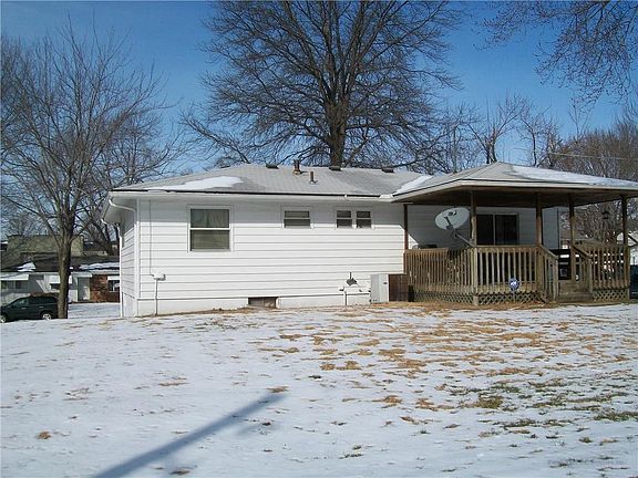 4th image of 1727 N 75th Dr
