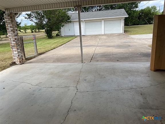 4th image of 1011 Llewellyn Ln