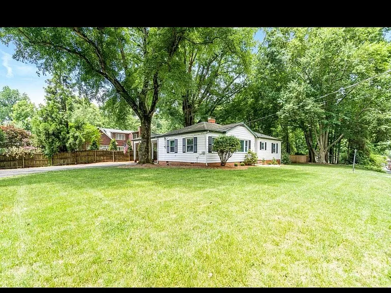 4326 Castleton Rd — Photo 2