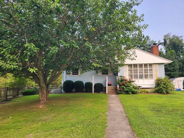 12 Park Avenue Ext, Montville, CT 06353