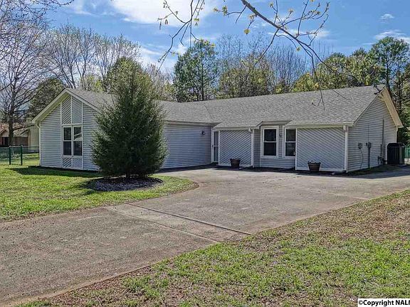 2nd image of 202 S Oxford Cir