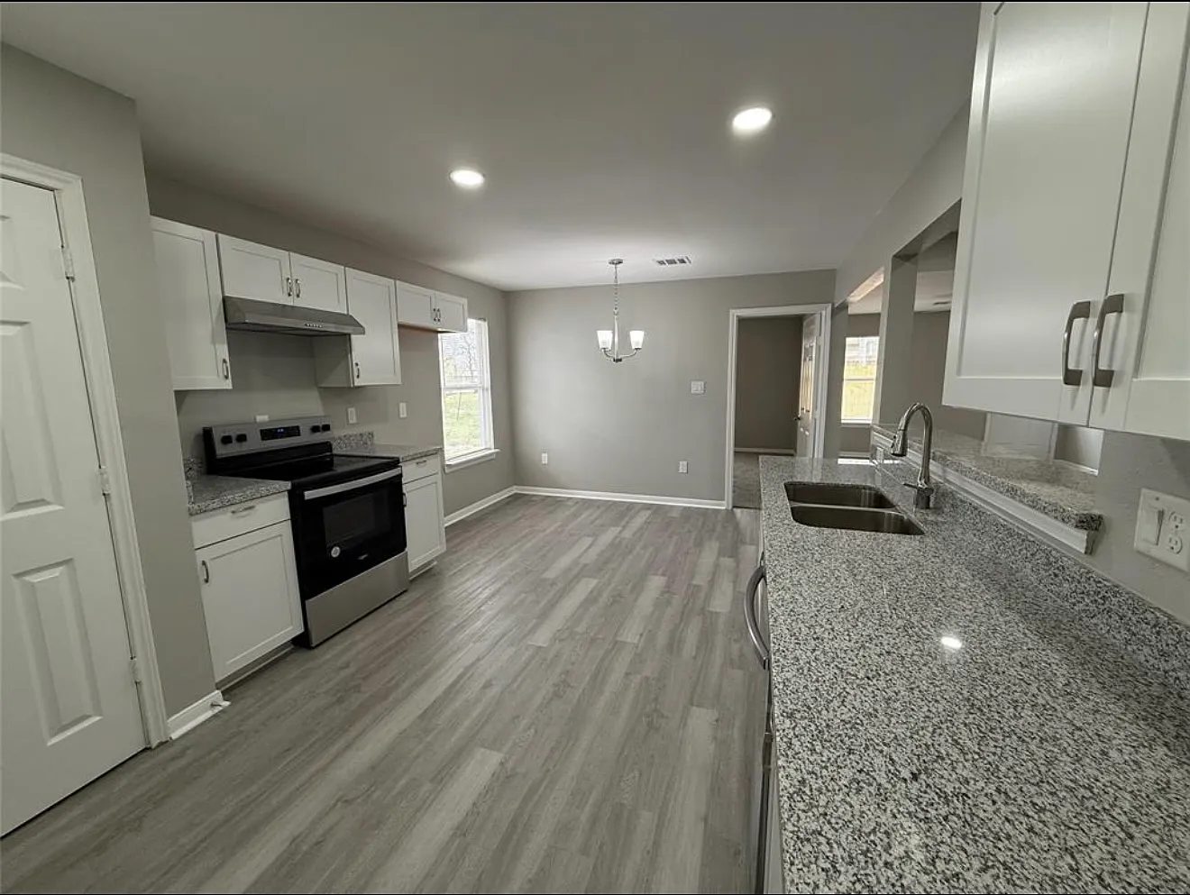 3 bed, 1434 sqft, $2,100 — Photo 4