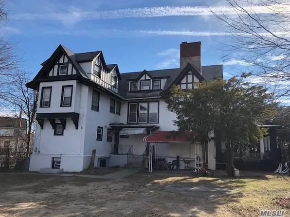 13745 Bennett St, Springfield Gardens, NY 11413