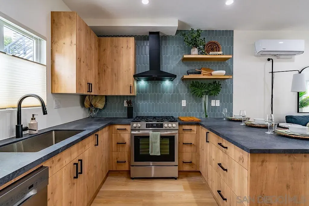 2 bed, 1.0 bath, 662 sqft, $4,500 — Photo 3