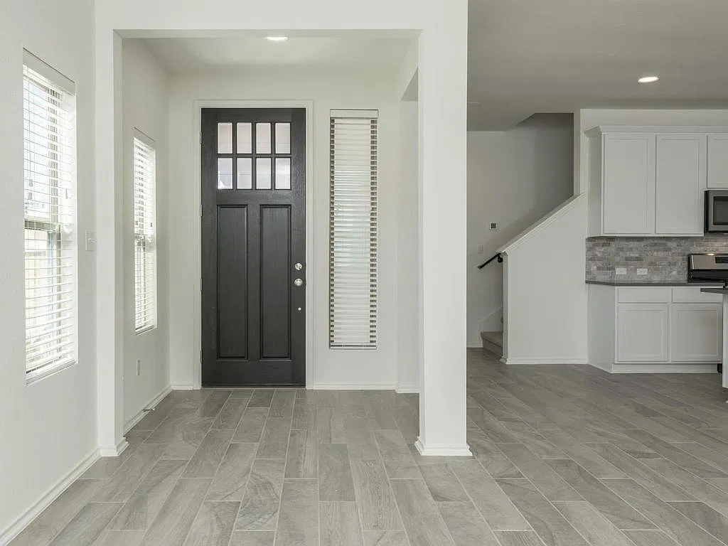 4 bed, 3.0 bath, 2592 sqft, $2,600 — Photo 2