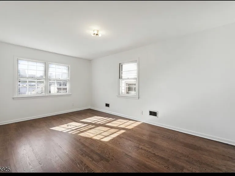 737 Linden Ave — Photo 14
