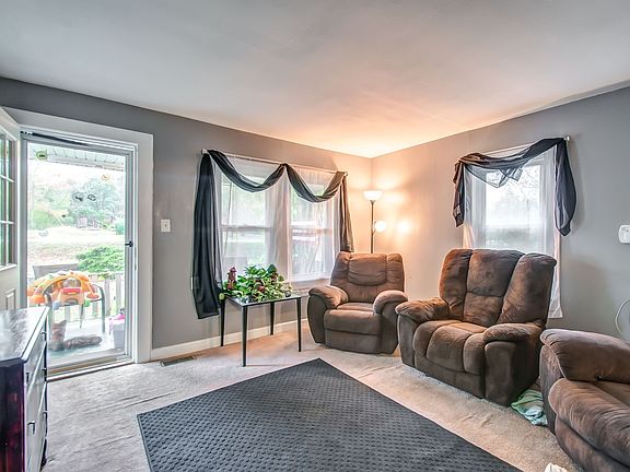 3rd image of 4206 Woodbury Pike