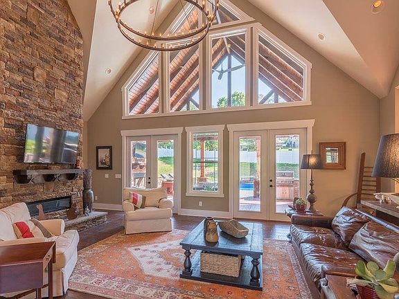 2nd image of 210 Deerfield Cir