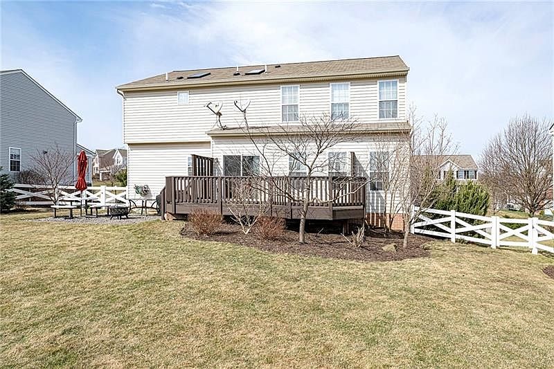 2nd image of 1908 Colonial Dr