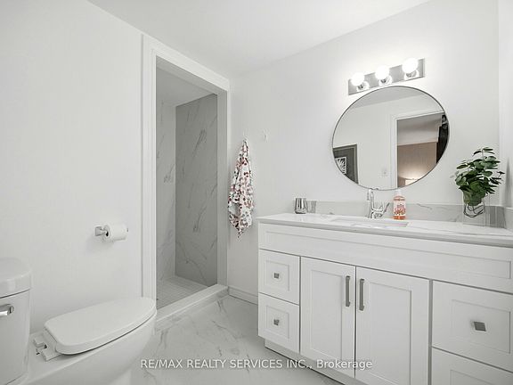 3rd image of 2218 Upper Middle Rd #1