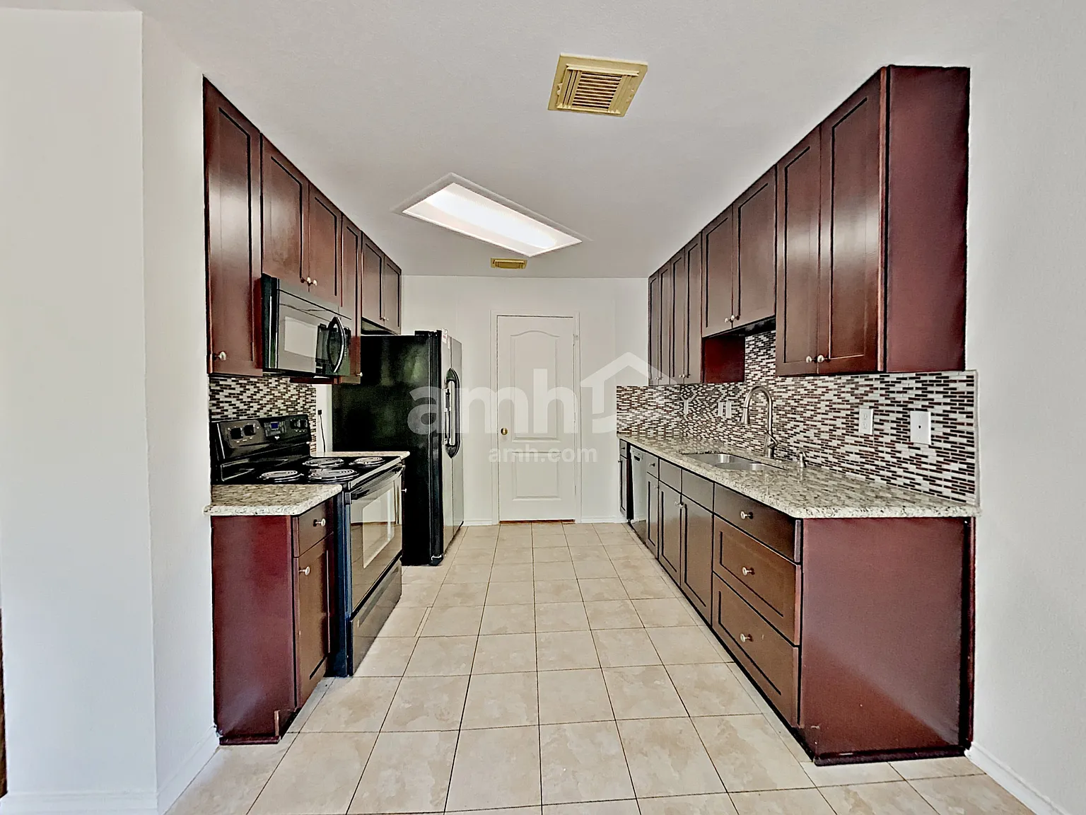4 bed, 2.5 bath, 2042 sqft, $1,745 — Photo 3