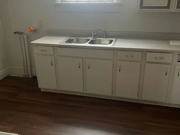 425 SW 3rd St — Photo 7