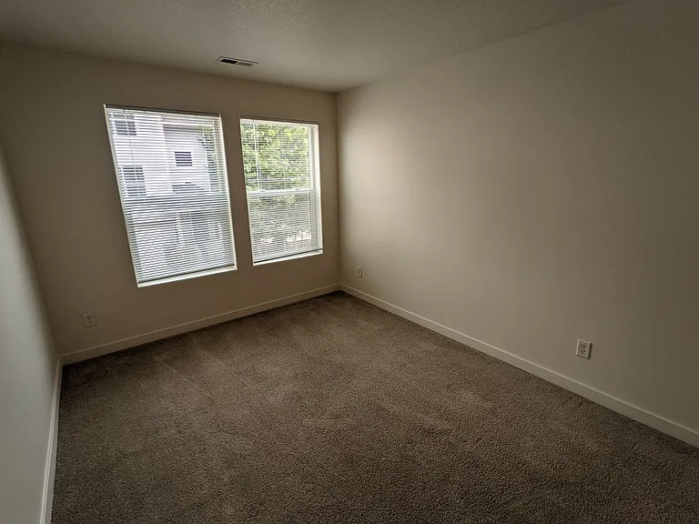 Halsey East Townhomes — Photo 162