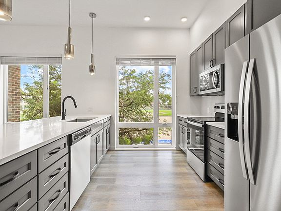 3rd image of 1775 S Pearl St #209