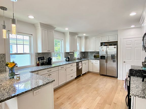 2nd image of 196 Boylston St #2