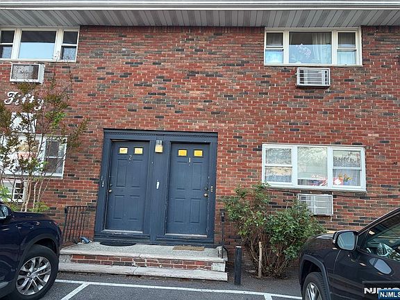 2nd image of 50 S Main St APT 2A