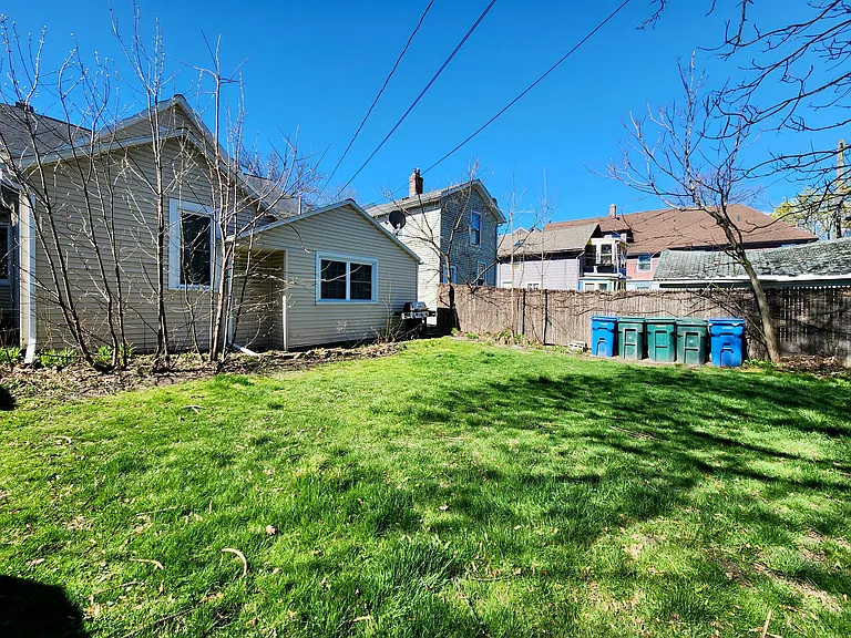 8 Brighton St — Photo 16