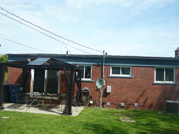 4th image of 34351 Sheridan St