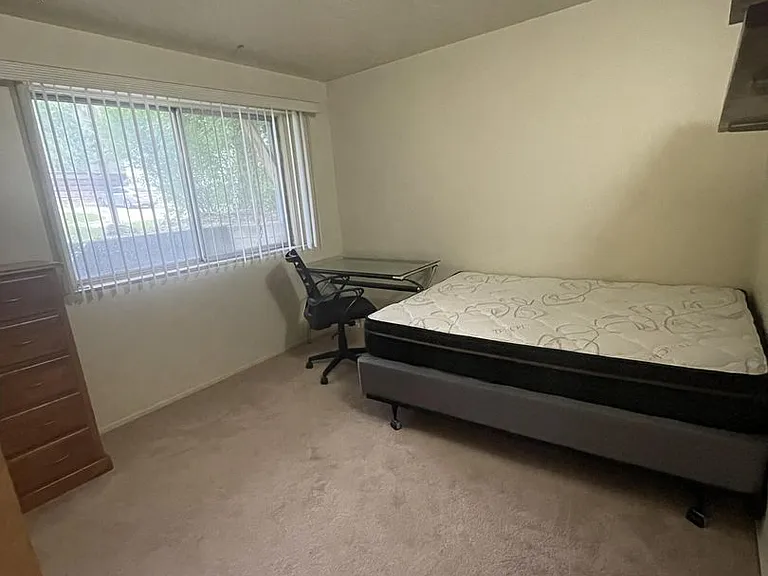526 Linden St — Photo 10