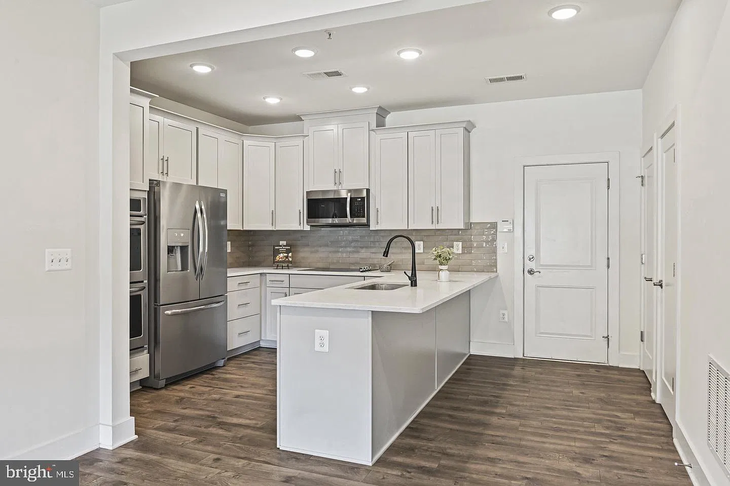 2 bed, 2.5 bath, 1524 sqft, $3,100 — Photo 4