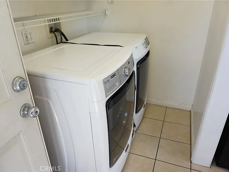 5540 Balboa Blvd — Photo 18
