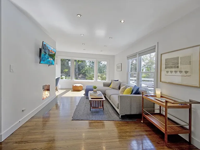 41 Hawthorne Rd — Photo 12