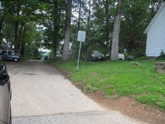 Exterior Neighborhood (street photo)