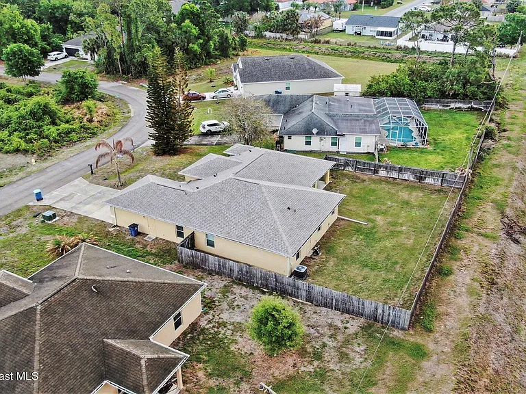 992 Coquina St SE — Photo 3