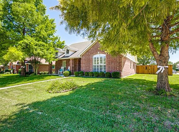 3rd image of 709 Bluebell Ct