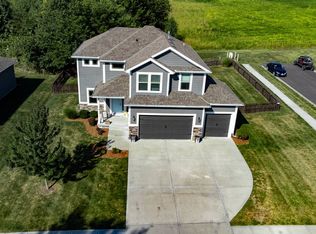 1302 Silhouette Dr, Kearney, MO 64060