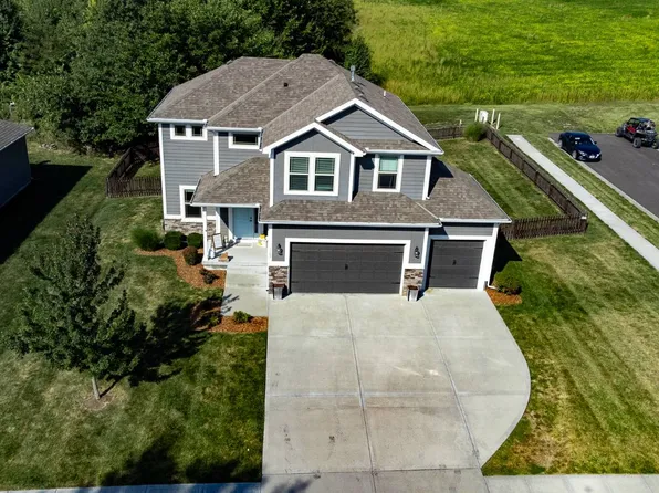 1302 Silhouette Dr, Kearney, MO 64060