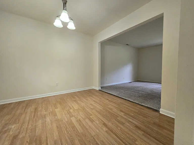 119 Monterey Ln — Photo 4
