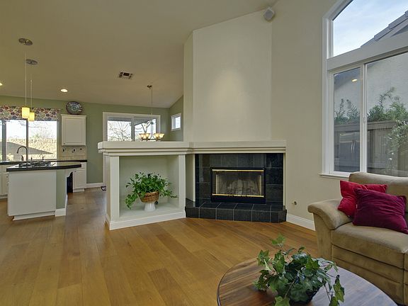 4th image of 3927 Ironwood Dr