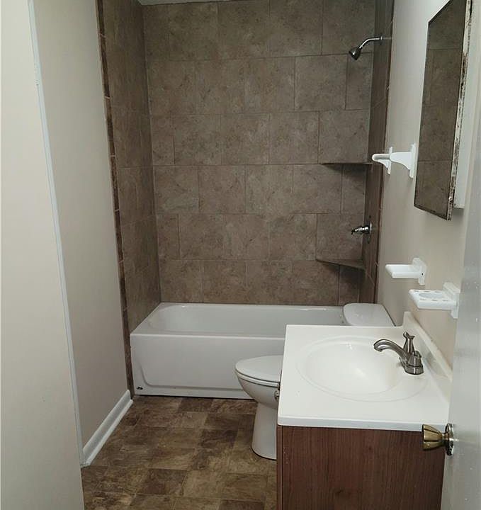 2nd image of 220 Willow St