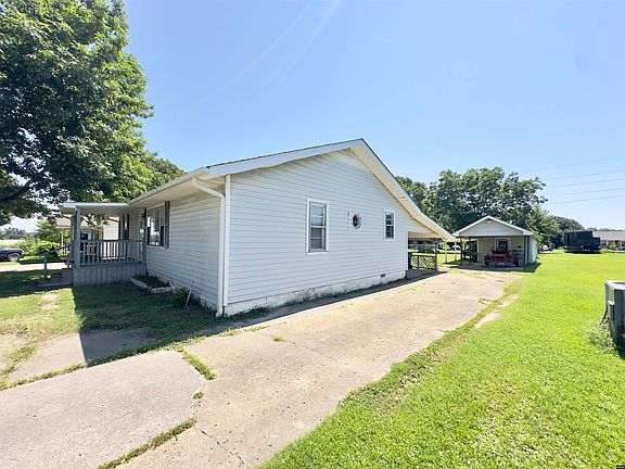 5th image of 1590 Blount St