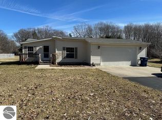 1022 Duquesa Dr, Lake Isabella, MI 48893