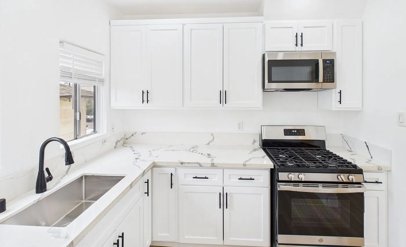 1533 East 3rd Street — Photo 4