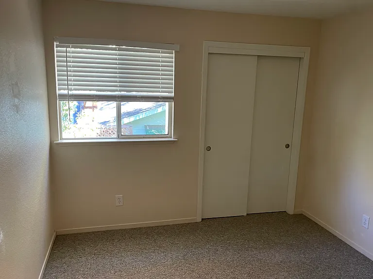 402 Butler Ct #B — Photo 12