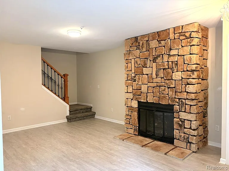 41090 Southwind Dr — Photo 3